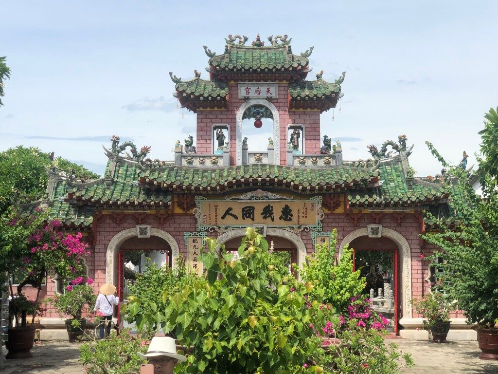 Âu Cơ the Fairy Princess The Dragon Lord Lac long Quân and water culture