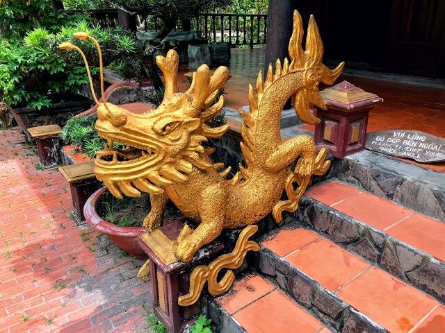 Âu Cơ the Fairy Princess The Dragon Lord Lac long Quân and water culture