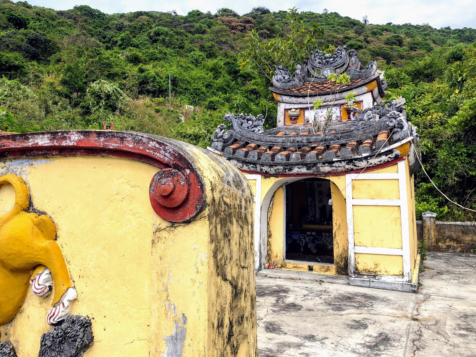 Âu Cơ the Fairy Princess The Dragon Lord Lac long Quân and water culture