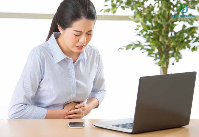 Ra dịch màu hồng nhạt là dấu hiệu gì? Nguyên nhân và cách điều trị