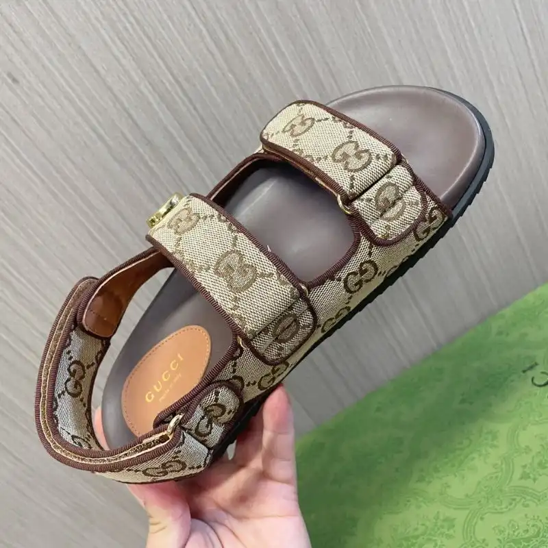 Dép Sandal Gucci GG Supreme Canvas màu nâu