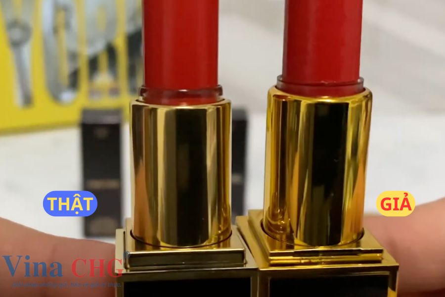 Phần nhựa bao bọc lõi son Tom Ford thật giả
