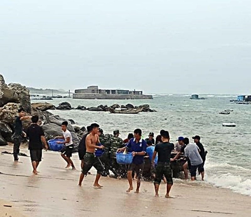 Đảo Phú Qúy xuất hiện sóng bạc đầu trước khi bão số 9 đến