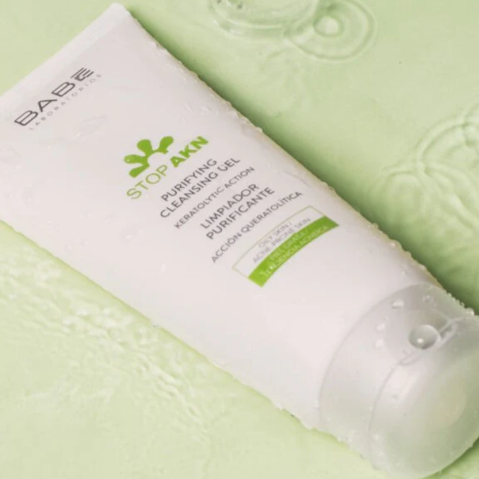 Gel Rửa Mặt Cho Da Dầu Mụn Laboratorios BABE Stop AKN Purifying Cleansing Gel
