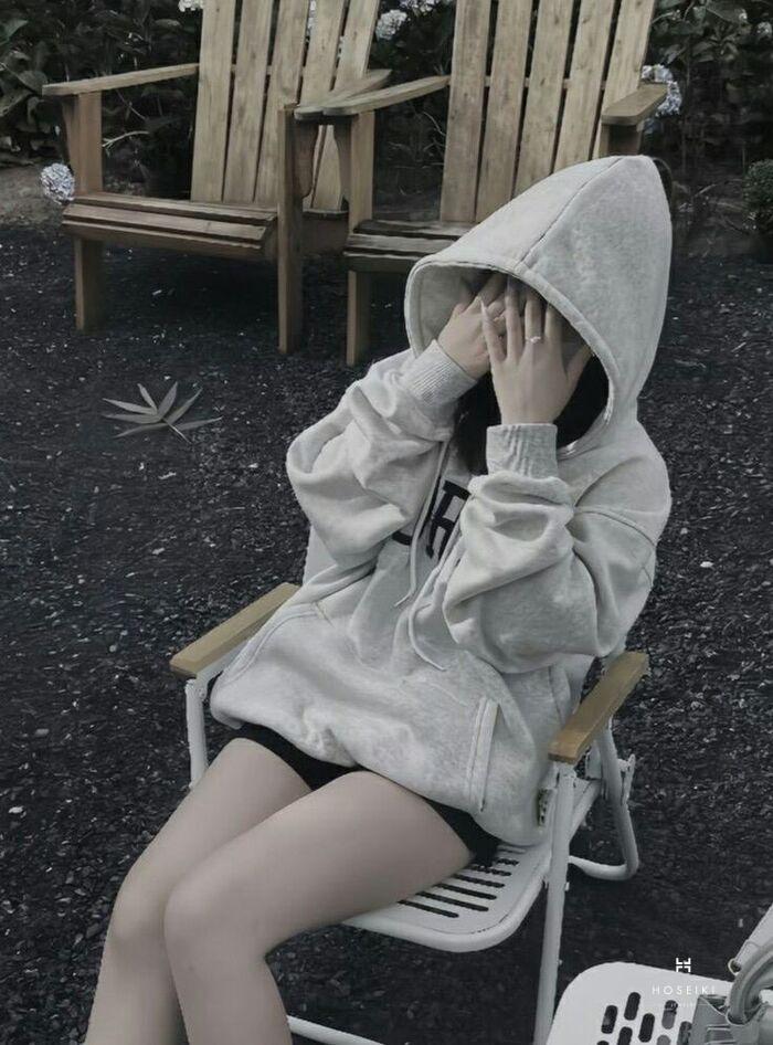 Ảnh gái xinh che mặt