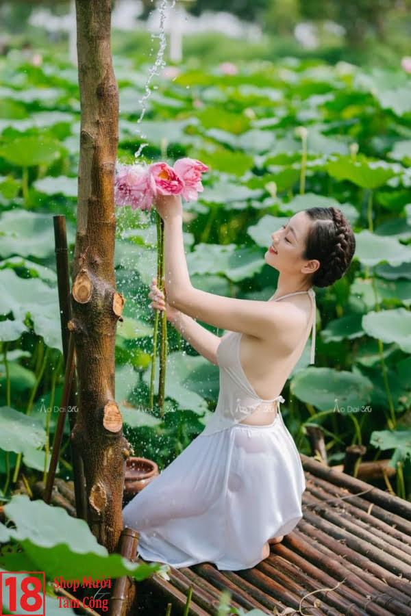 Gái quê đẹp gợi cảm trong trong phục áo yếm (3)