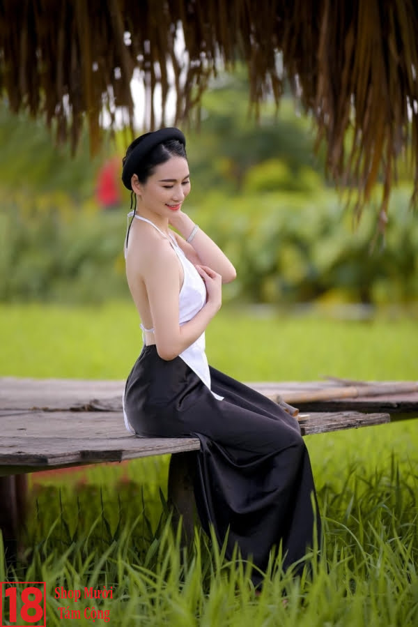 Gái Xinh Quê ở Miền Trung Chụp Với Hoa Sen (9)