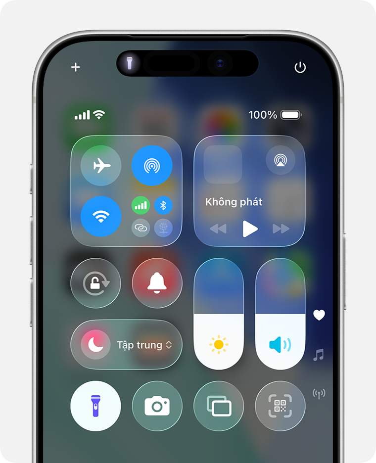 Truy cập đèn pin trong Trung tâm điều khiển trên iOS 26.