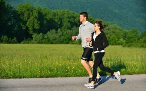 Thường xuyên tập thể dục mỗi buổi sáng để phòng ngừa thoát vị đĩa đệm ở cột sống thắt lưng.
