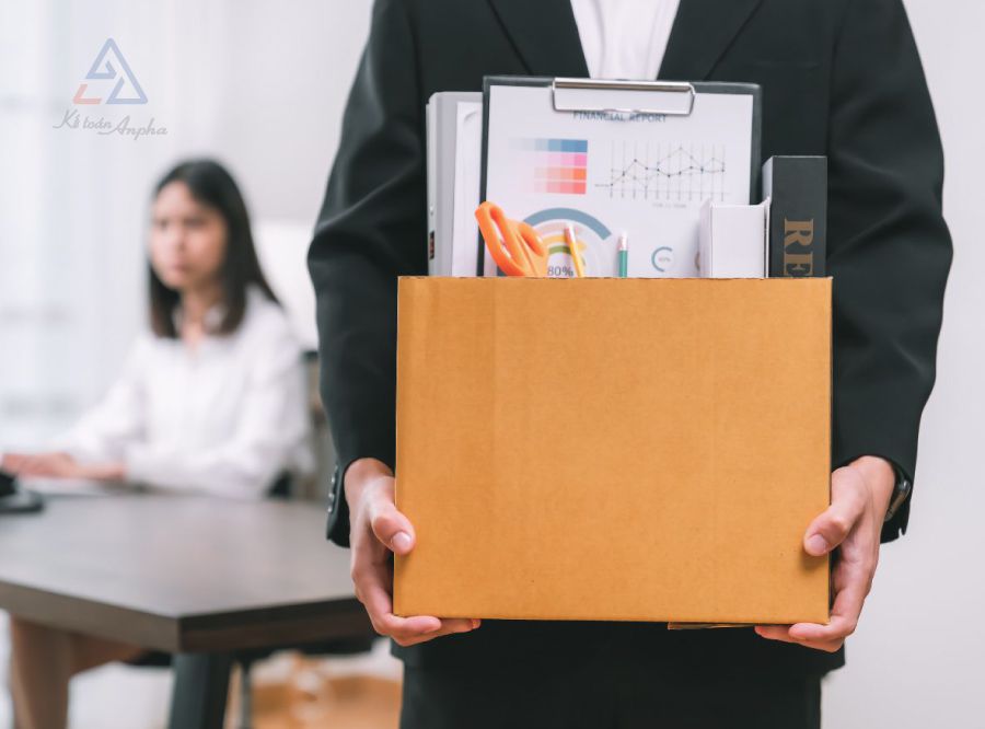 Nghỉ việc là gì? Thôi việc là gì? Phân biệt nghỉ việc - thôi việc