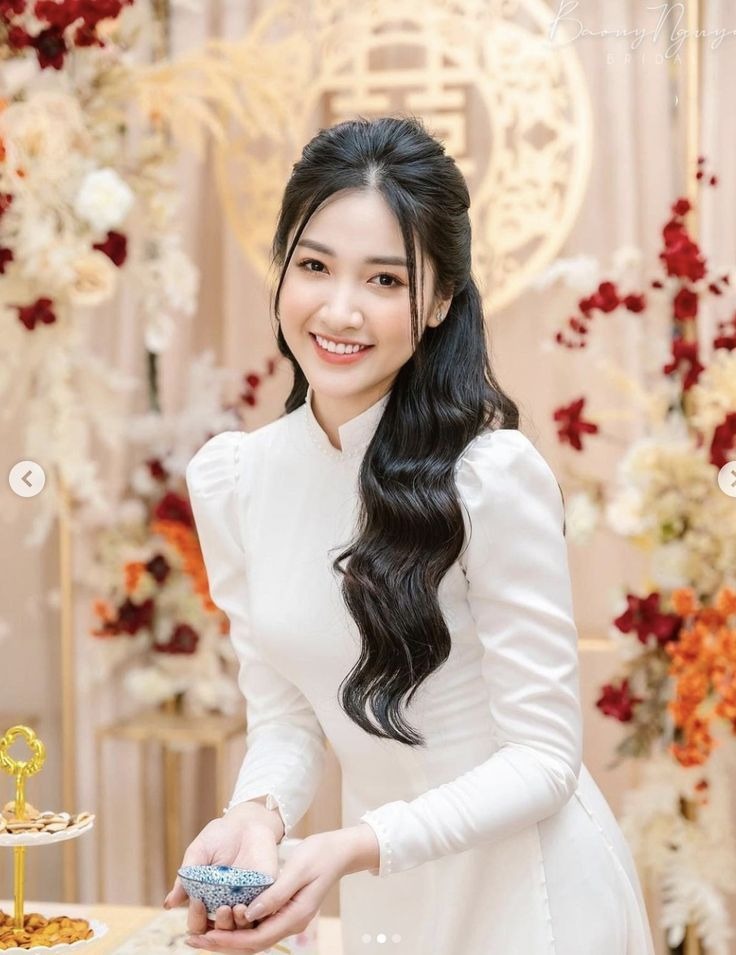 Tóc uốn sóng lọn to kiêu sa