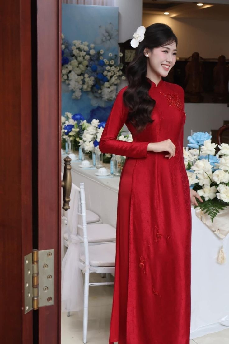 Các kiểu tóc cô dâu mặc áo dài - Tóc cột đuôi ngựa cao