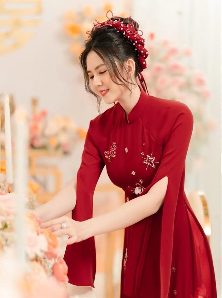 Tóc búi cao sang trọng - mẫu tóc cô dâu mặc áo dài đẹp