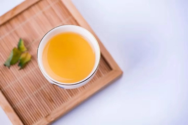 Màu vàng của Hoàng trà là do phương pháp ủ vàng tạo nên