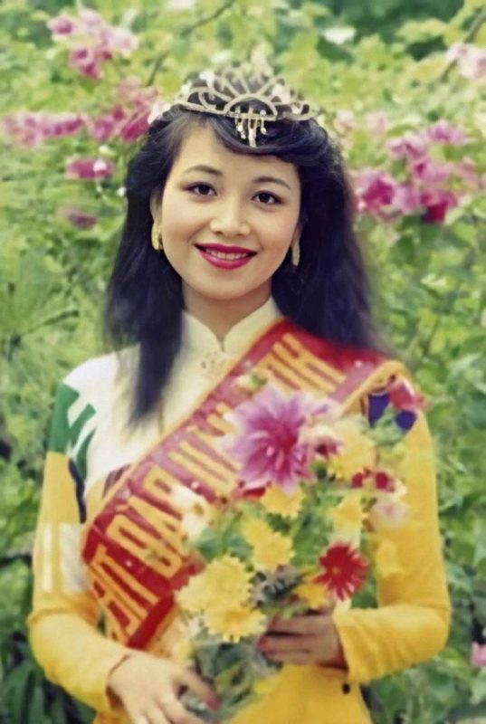 Những hoa hậu xuất thân “trâm anh thế phiệt”: Đã tài giỏi còn có nhan sắc hơn người, "gừng càng già càng cay"
