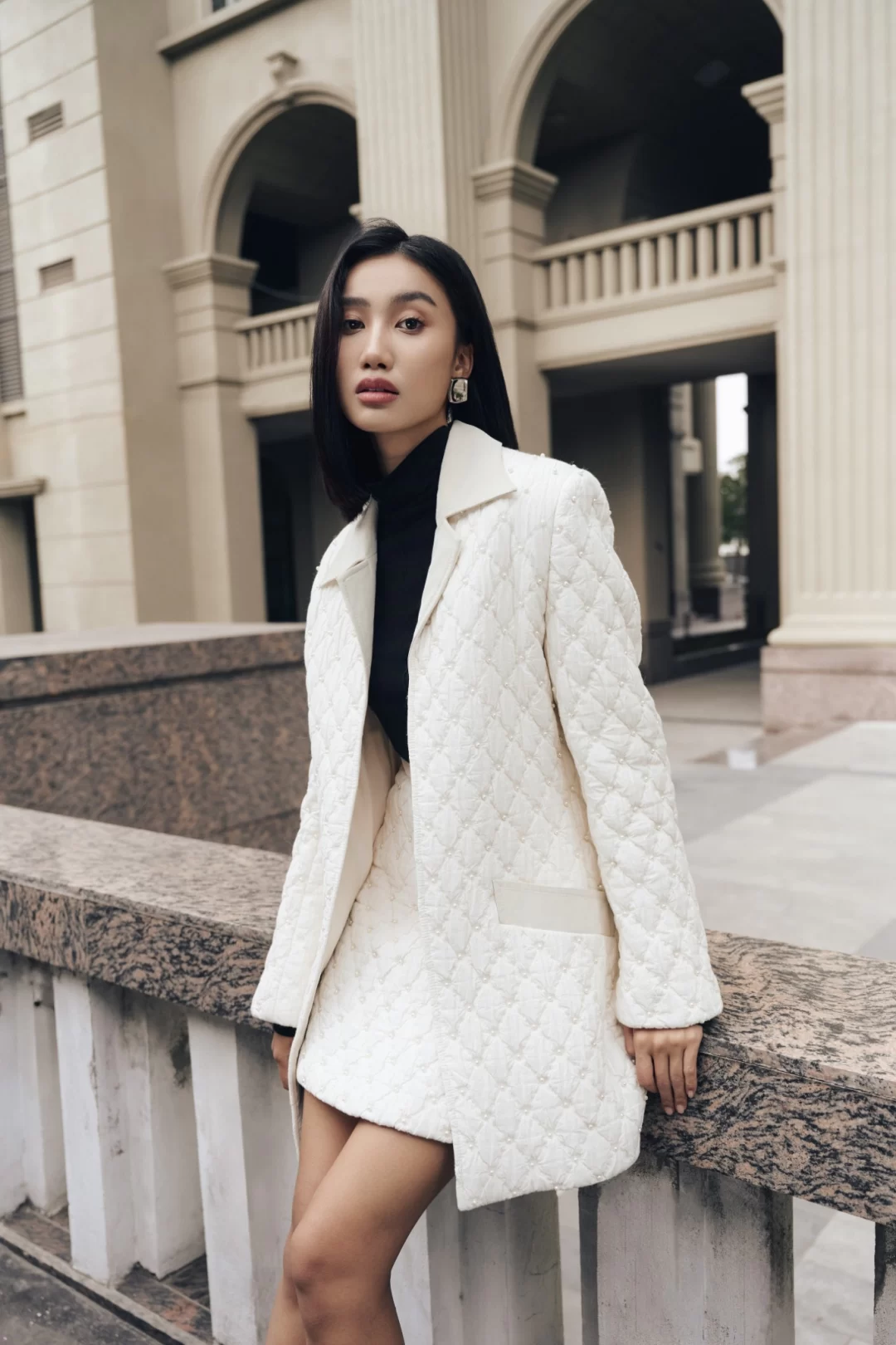 Cách phối đồ với áo jacket dài tay cho nữ để trông thật thời trang và tinh tế