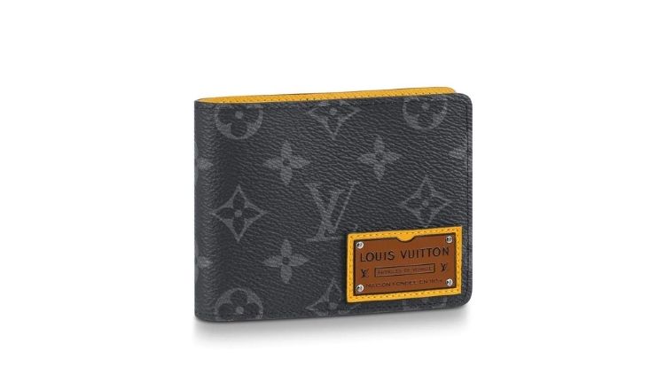 Những chiếc ví nam hàng hiệu Louis Vuitton được làm từ da thật, tỉ mỉ trong từng đường kim mũi chỉ