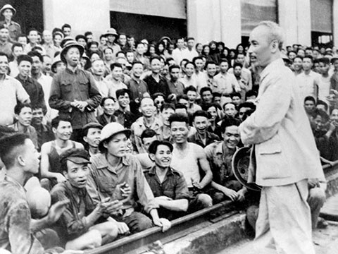 Ảnh đẹp bác Hồ với chiến sĩ