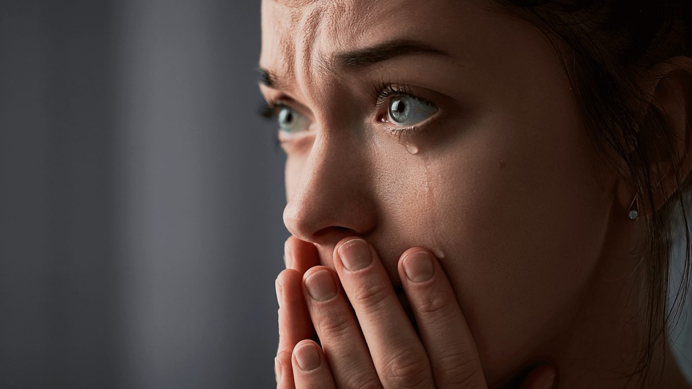 Vì sao khóc xong bị sưng mắt? 7 cách làm hết sưng hiệu quả