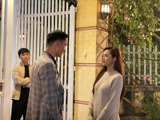 Mỹ nhân Hương vị tình thân khoe ngực trần hình xăm, có liên quan đến con trai một nam DV