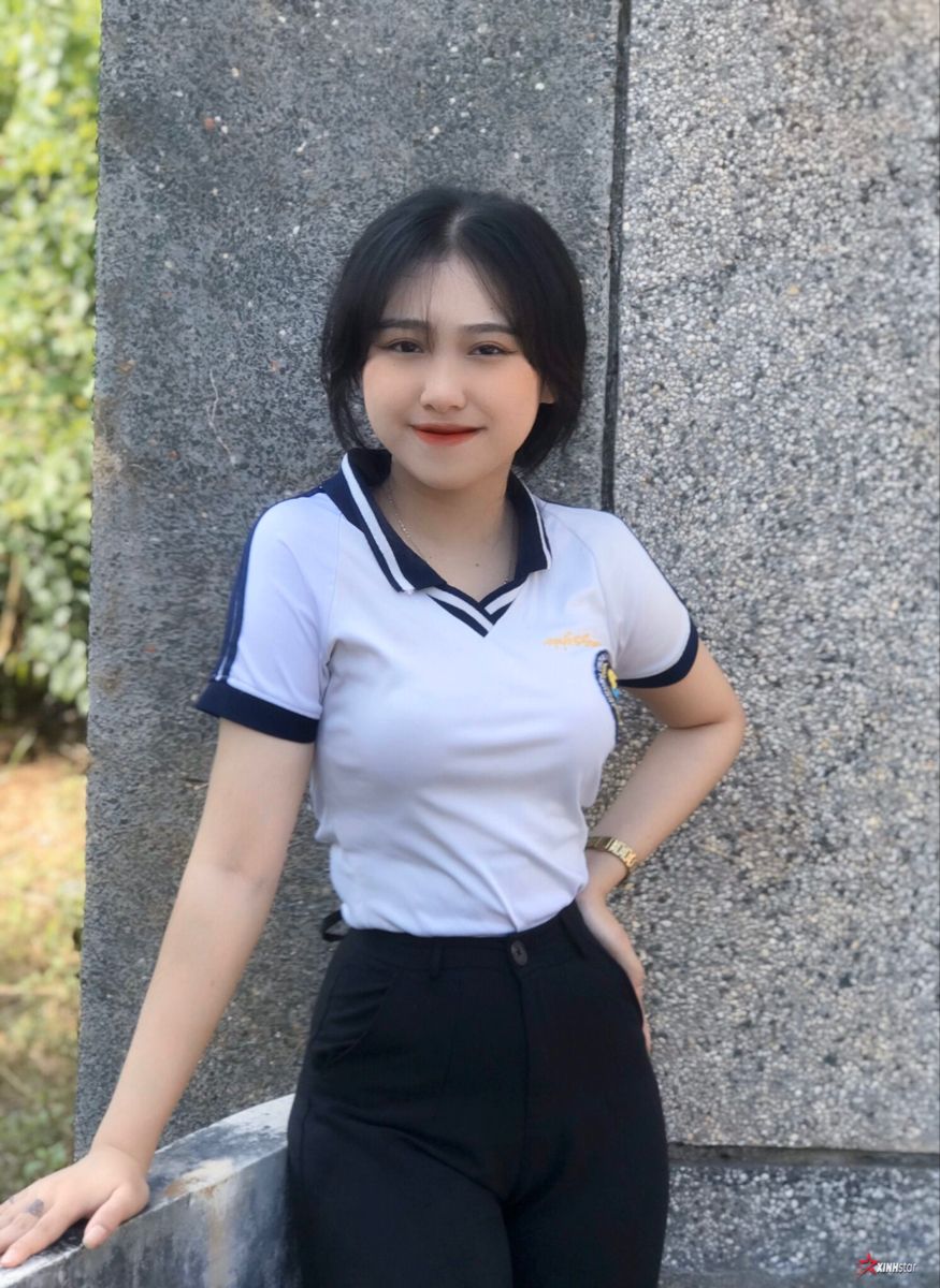 Ảnh gái xinh cấp 2 ngây thơ tinh khôi làm ánh nhìn say đắm