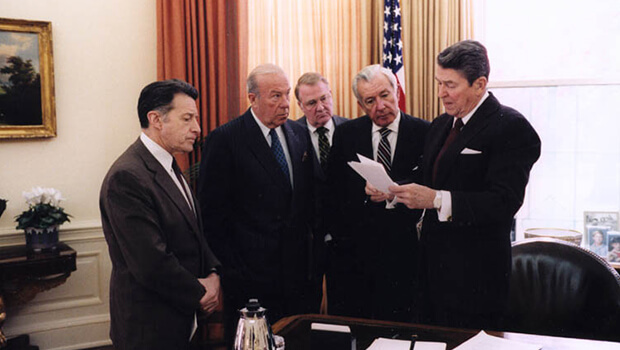 05/10/1986: Bê bối Iran-Contra bị tiết lộ