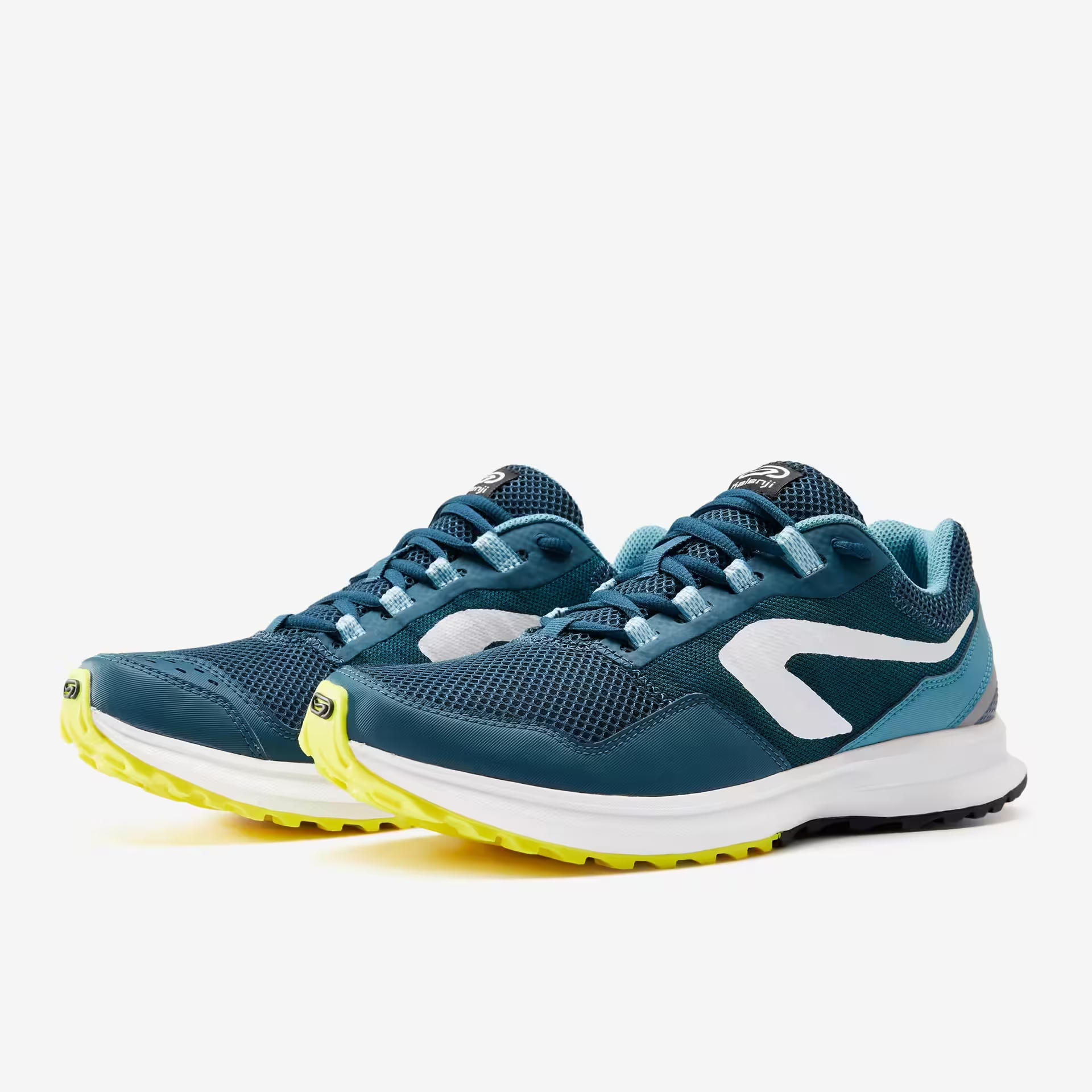 Nike nổi bật với đa dạng sản phẩm từ giày chạy bộ đến phong cách thể thao đường phố - Nguồn: Internet