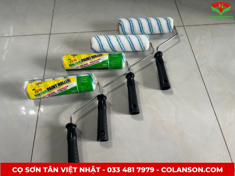 con lăn sơn sọc trắng