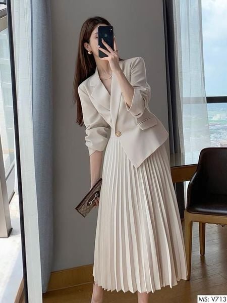 Cách phối đồ với chân váy xếp ly dài - sweater dáng gọn