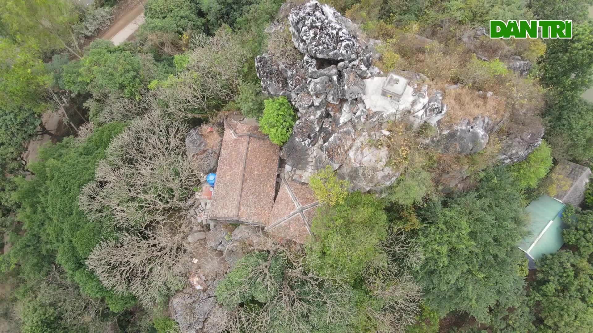 Lạ lùng chùa cổ nằm chênh vênh trên đỉnh núi suốt 6 thế kỷ ở Hà Nội - 1