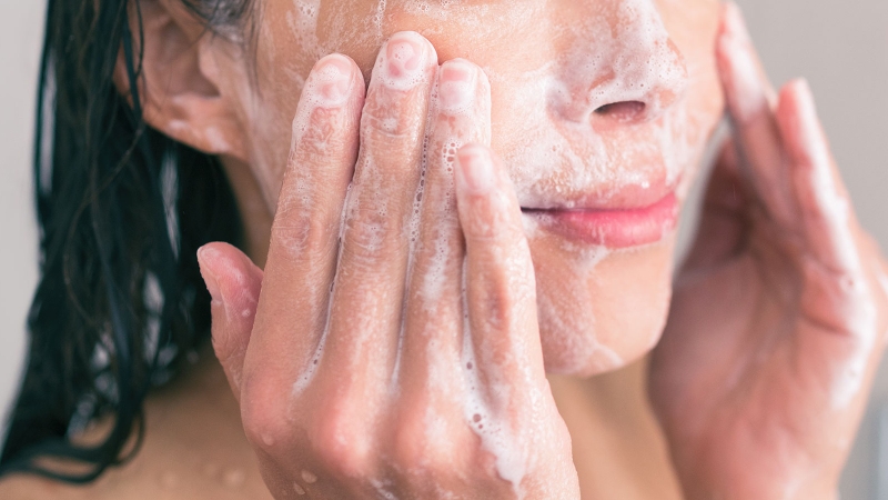 Cleanser dạng gel phù hợp với người có làn da khô