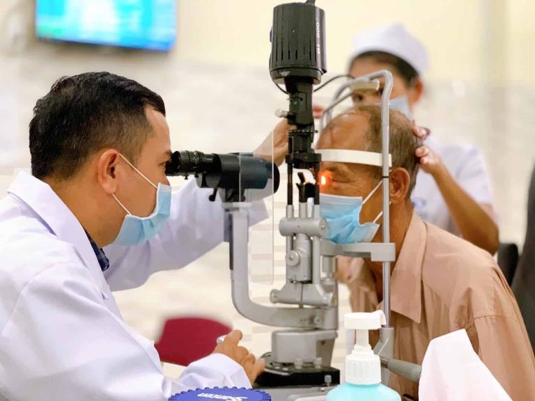 Quy trình cắt bè củng giác mạc cơ bản
