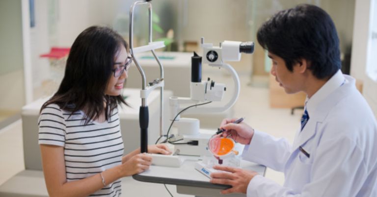 khám mắt định kỳ