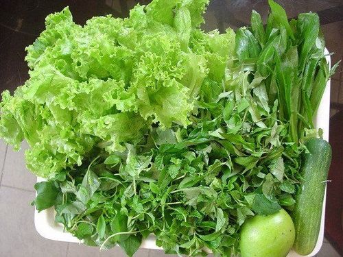 Mẹ bầu không được khuyến khích ăn rau sống bởi có nguy cơ nhiễm các loại vi khuẩn