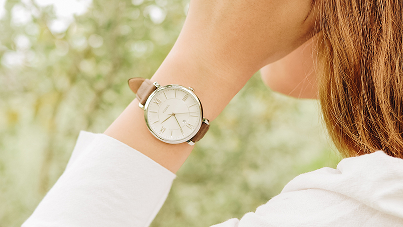 FOSSIL Carlie ES3708 có phong cách thiết kế hoài cổ pha chút hiện đại
