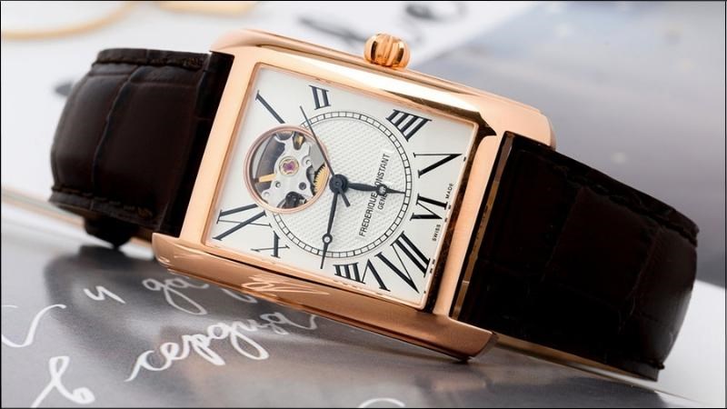 Sử dụng bộ máy FC-310 Automatic hoạt động vô cùng bền bỉ