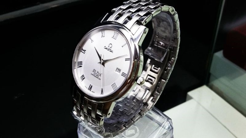 Giá thành của đồng hồ Omega thuộc dạng khá cao
