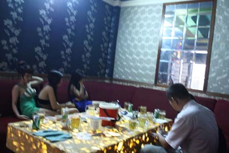 Mại dâm "gà móng đỏ": Mê cung trụy lạc