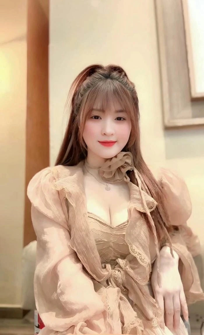 44+ ảnh gái xinh khoe ngực to khủng khiến chàng sướng điên