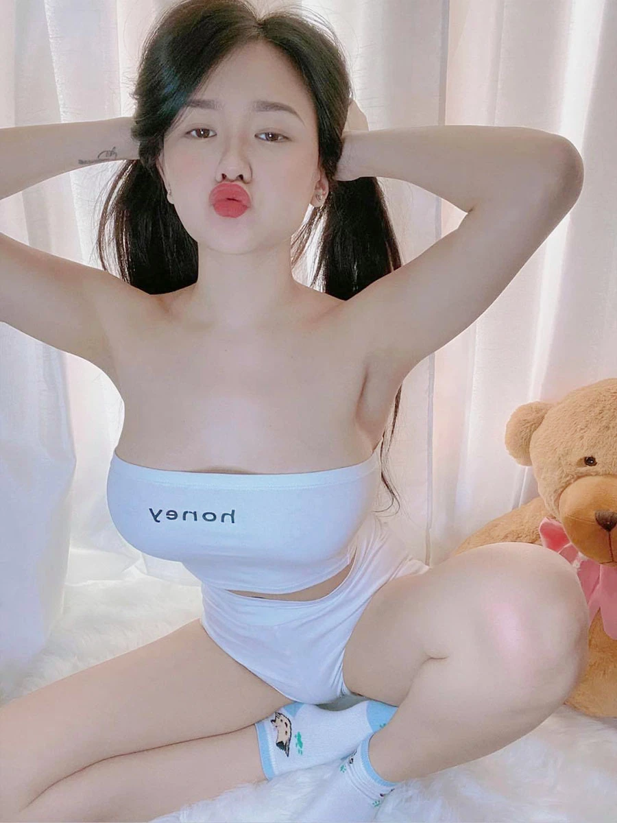 44+ ảnh gái xinh khoe ngực to khủng khiến chàng sướng điên
