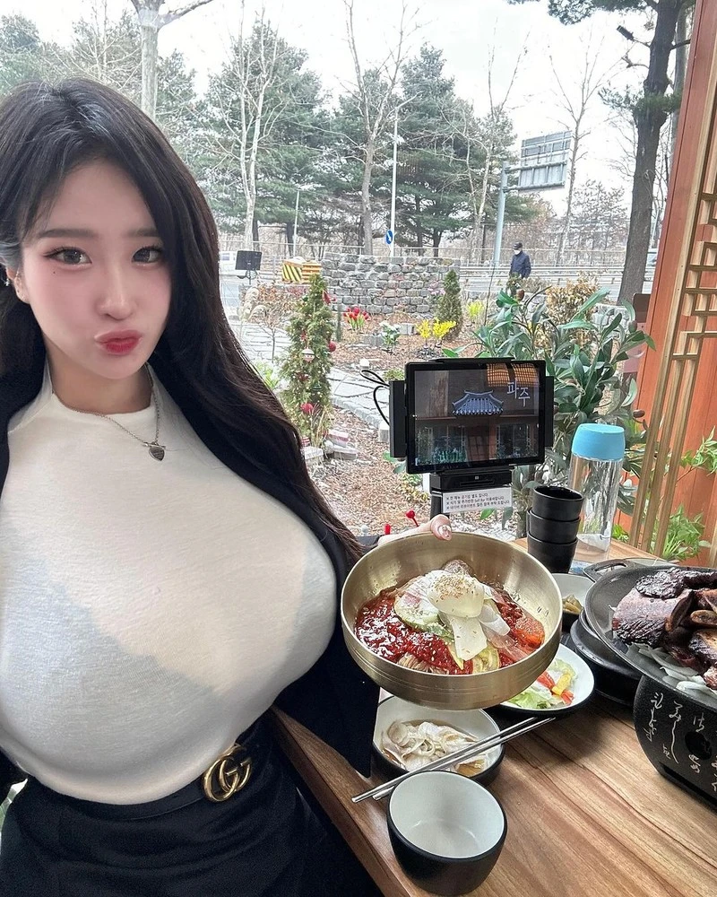 44+ ảnh gái xinh khoe ngực to khủng khiến chàng sướng điên