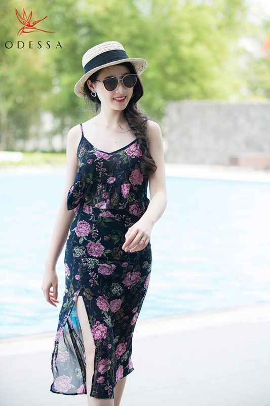 Bí quyết mặc đẹp cho nàng ngực khủng mùa hè