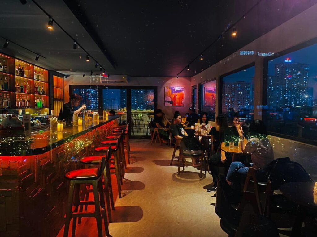 THE LAPUTA – Sky Pub view 360 độ siêu đẹp tại Cầu Giấy, Hà Nội