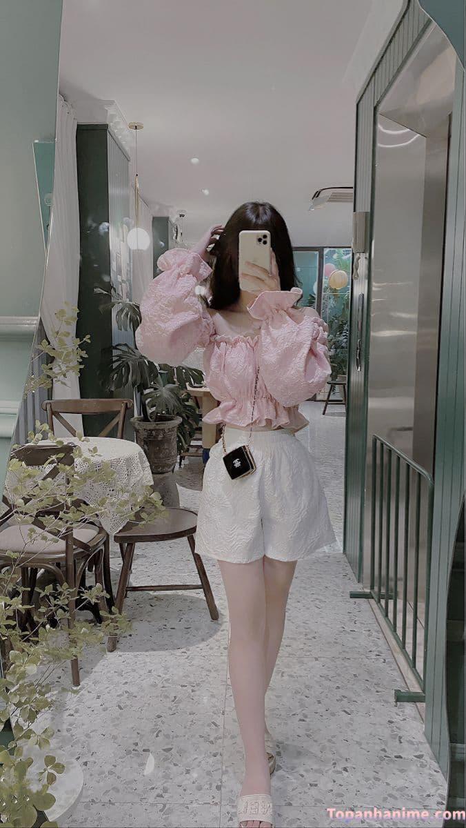 Chụp ảnh gái xinh che mặt