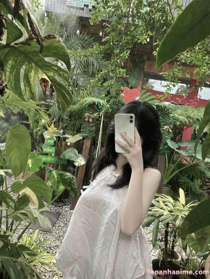 ảnh gái xinh che mặt bằng điện thoại cute