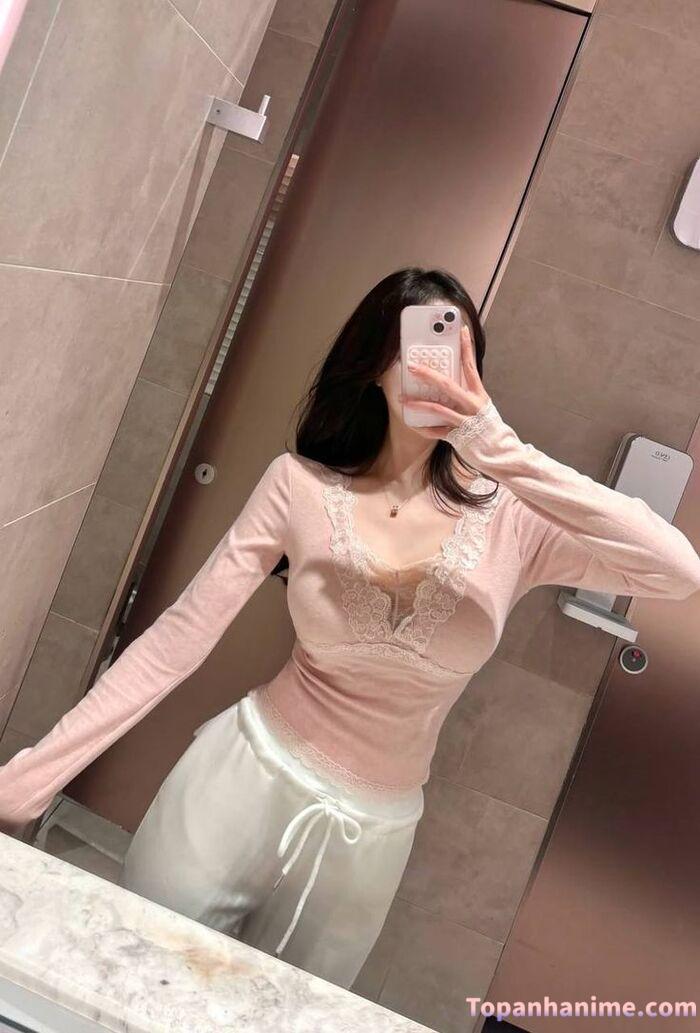 ảnh gái xinh che mặt bằng điện thoại ngầu đẹp