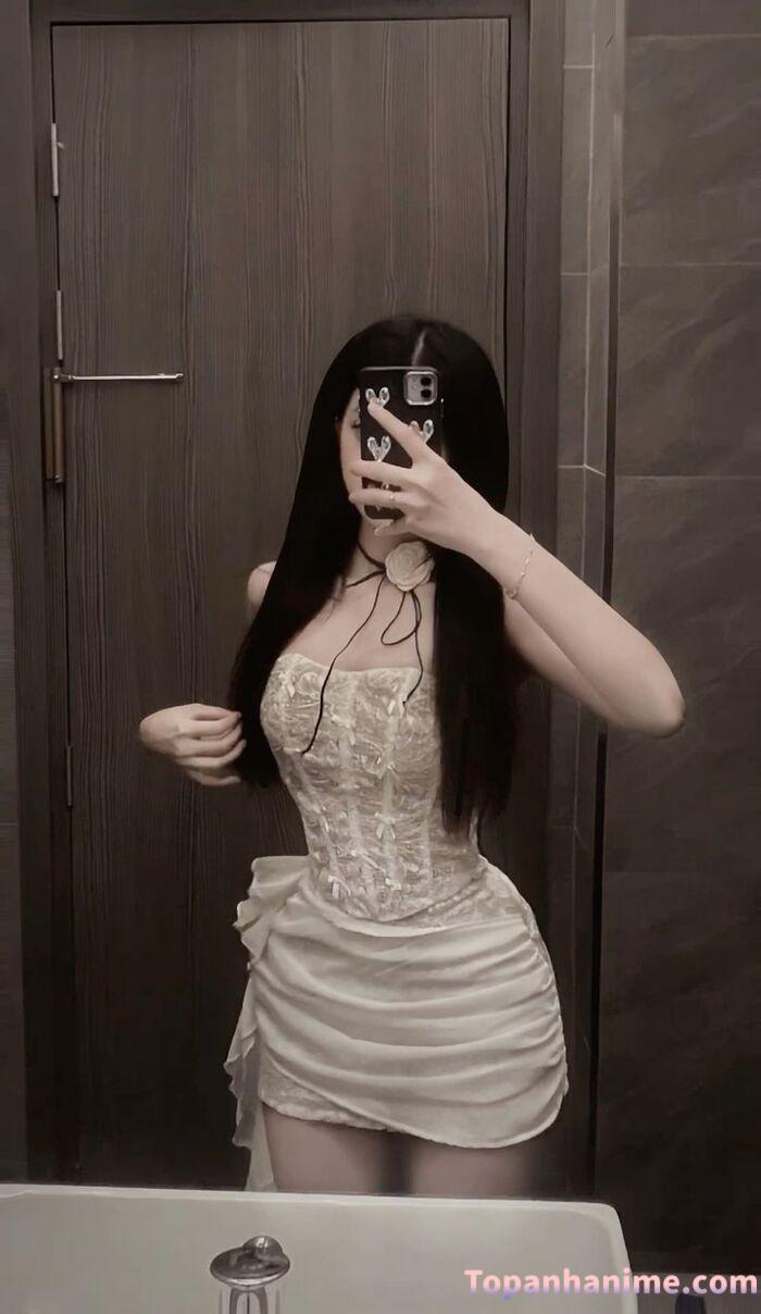 hình ảnh gái xinh che mặt bằng điện thoại cute