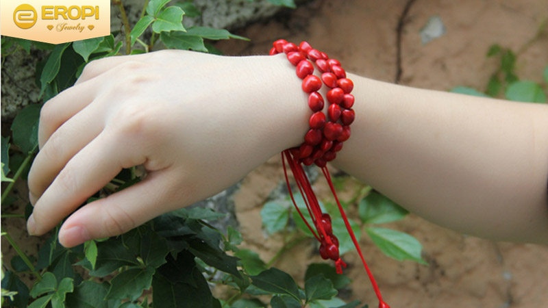 Vòng tay hồng đậu - tín vật tinh yêu.