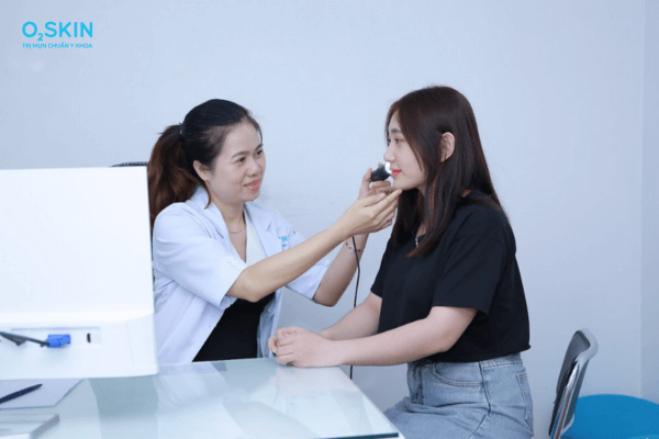 cách chườm đá lên mặt đúng cách