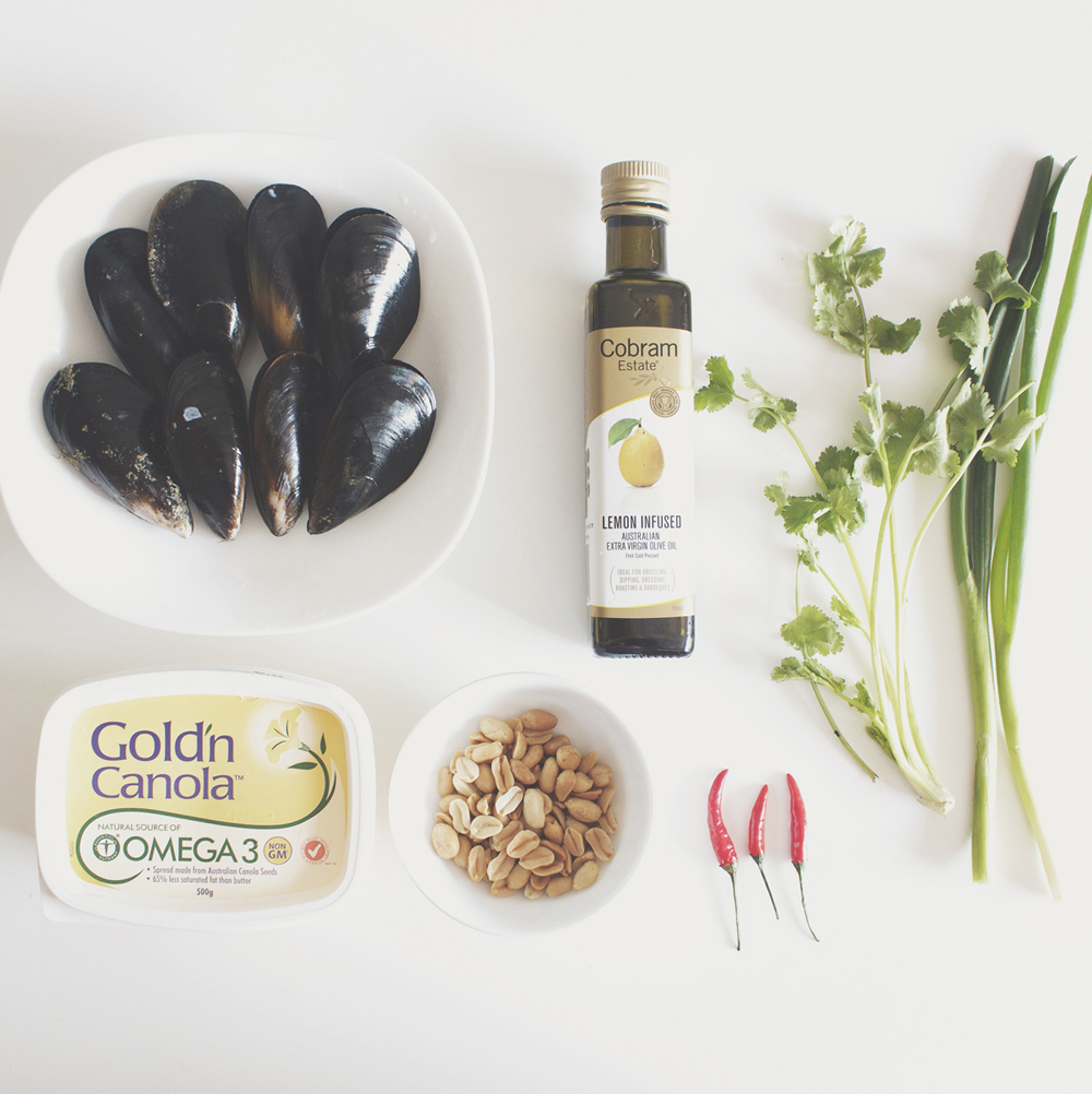 Sò Lông Nướng Mỡ Hành (Grilled Mussels with Buttered Green Onions) Ingredients